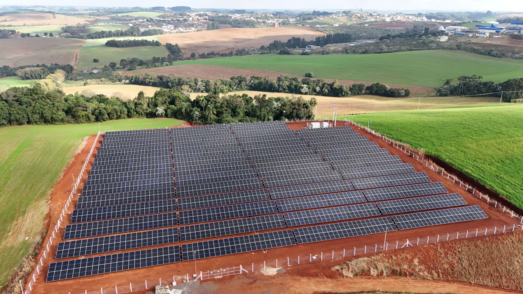 Creral inaugura usina solar