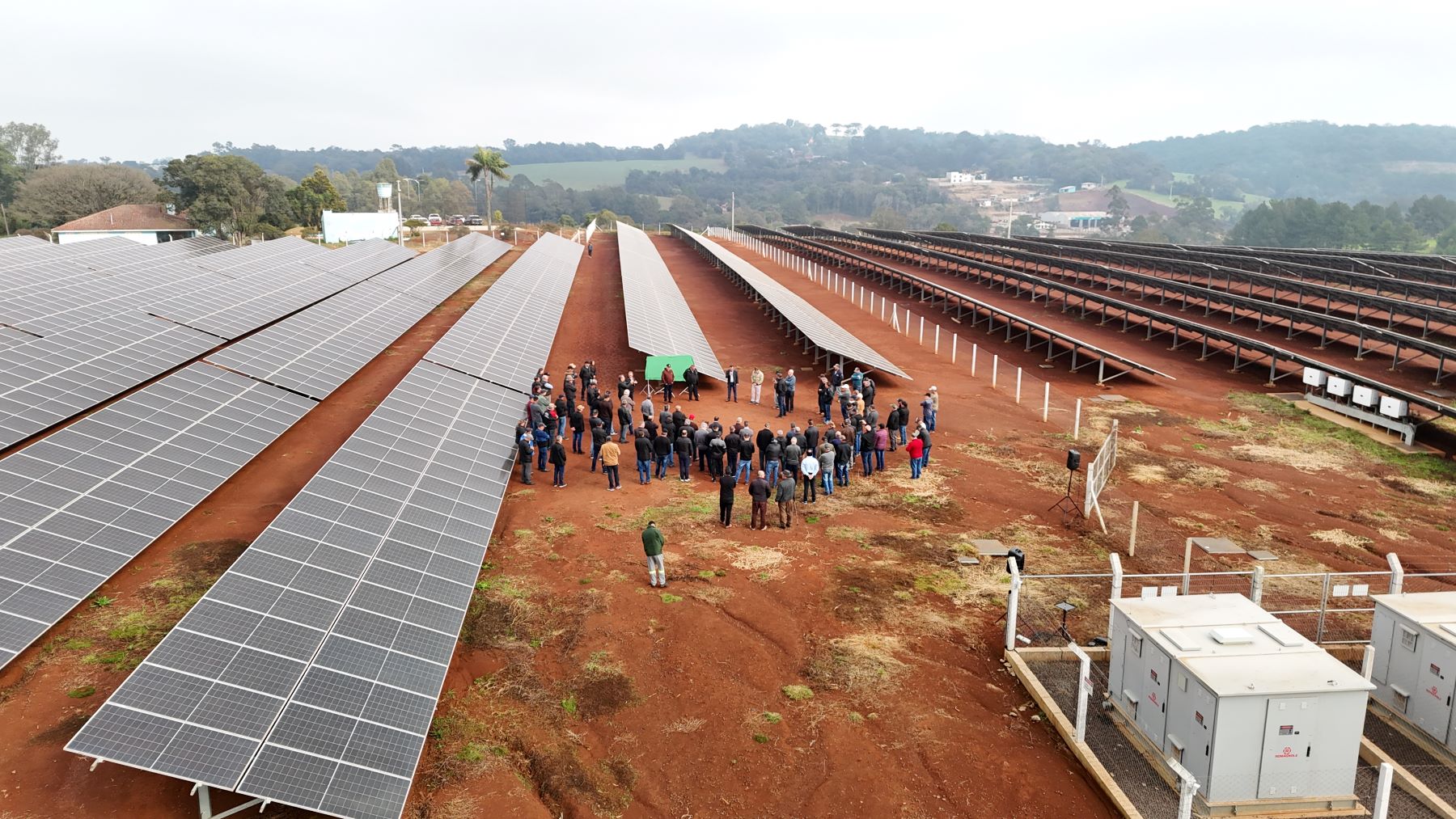 Creral comemora 56 anos com inauguração de mais uma usina solar