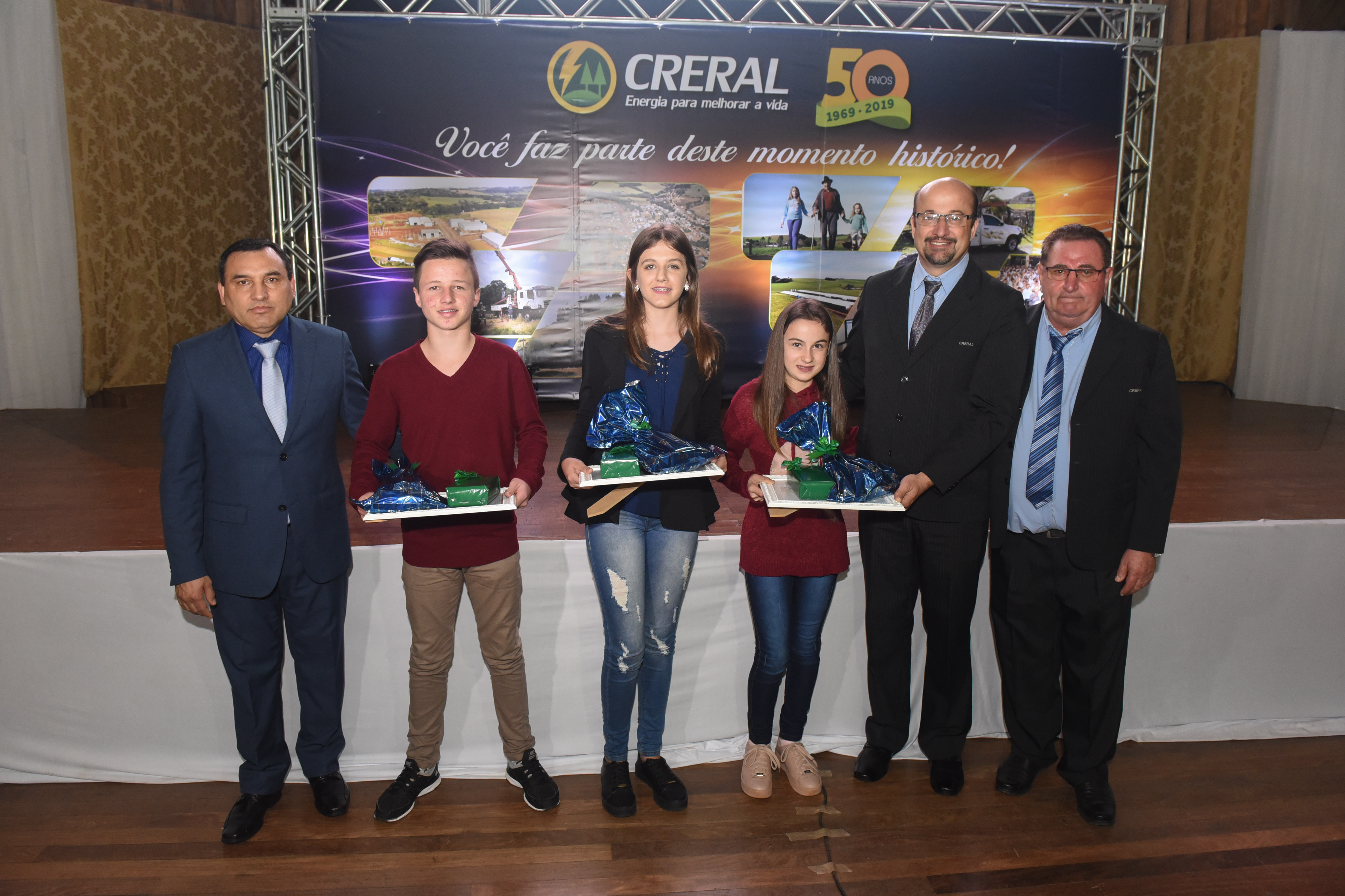 Alunos são premiados nos concursos realizados pela Creral